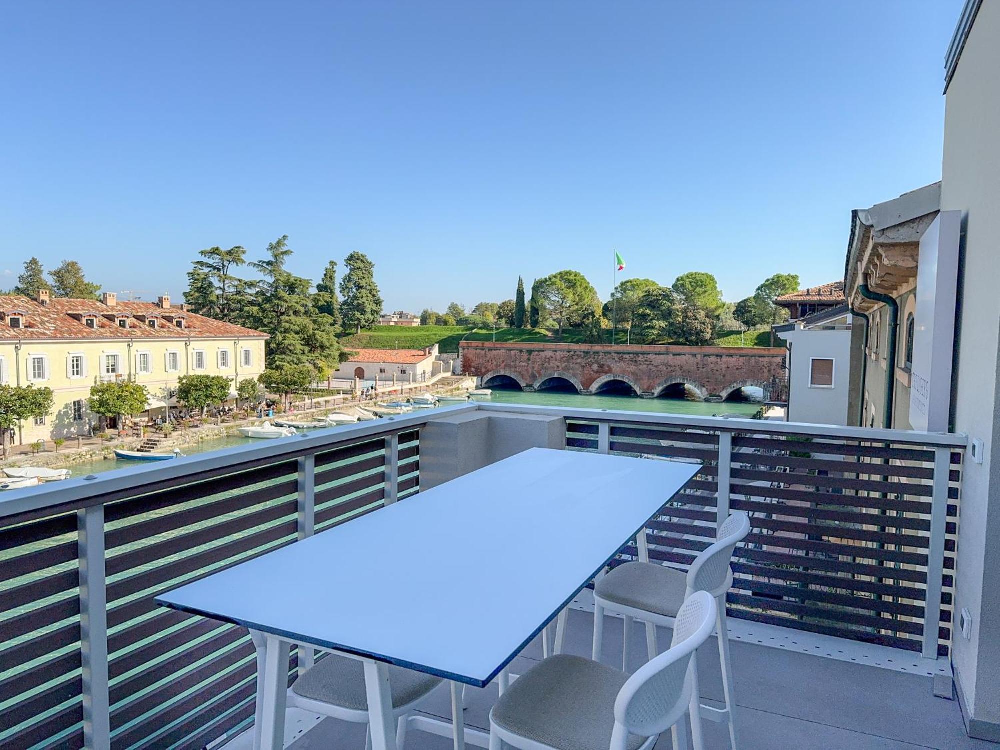 Palazzo Cordigero - Apartments Peschiera del Garda Exteriör bild