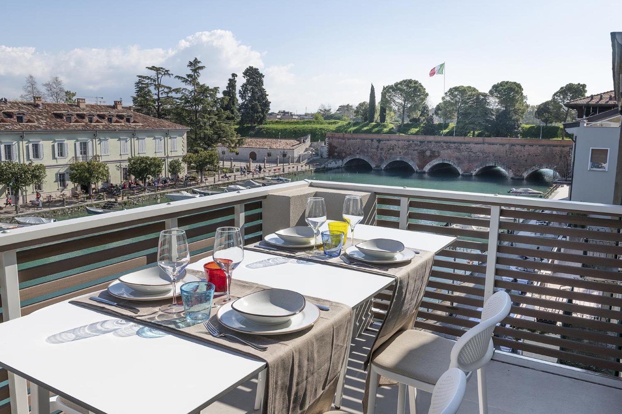 Palazzo Cordigero - Apartments Peschiera del Garda Exteriör bild